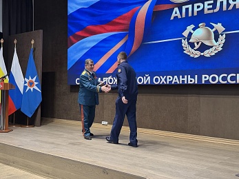 Депутат Рязанской областной Думы Сергей Филиппов поздравил сотрудников пожарной охраны