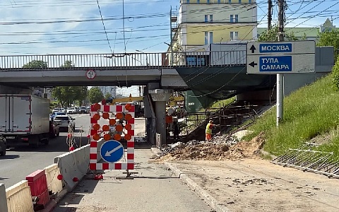 Под путепроводом на Московском шоссе начались работы по расширению полотна