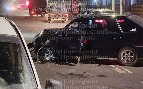 Две машины столкнулись при повороте на Недостоево под Рязанью