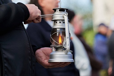 В Шилове зажгли Вечный огонь от пламени у монумента Победе в Рязани - 62ИНФО В Шилове зажгли Вечный огонь от пламени у монумента Победе в Рязани