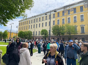 В Рязани у кремля 9 Мая открыли полевую кухню и показали трофейную технику