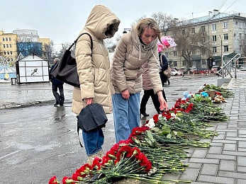 Студенты и преподаватели РГУ имени Есенина почтили память жертв трагедии в «Крокусе» 