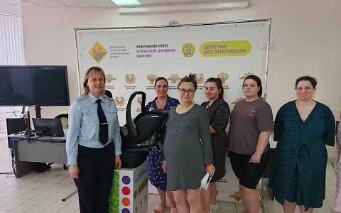 Сотрудники Госавтоинспекции встретились с беременным рязанками 