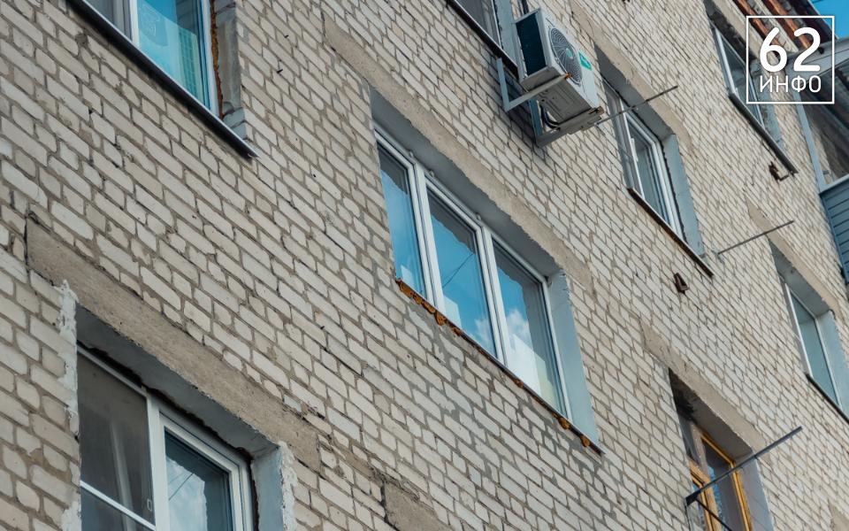 В Рязани трёхлетний мальчик выпал из окна - 62ИНФО В Рязани трёхлетний мальчик выпал из окна - 62ИНФО