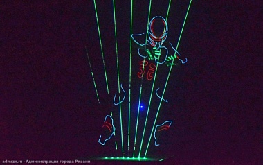 В ЦПКиО ко Дню города организовали световое шоу - 62ИНФО В ЦПКиО ко Дню города организовали световое шоу