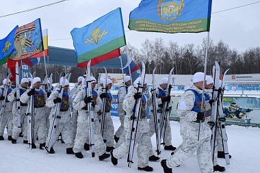 Курсанты РВВДКУ отправились в лыжный поход на 710 км в честь участников СВО
