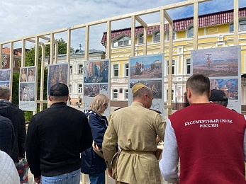 В Рязани у кремля 9 Мая открыли полевую кухню и показали трофейную технику