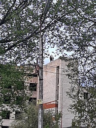 Рязанских подростков заметили на крыше недостроенной больницы в Приокском