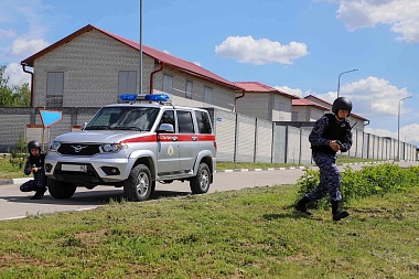 В Рязани сотрудники Росгвардии убедились в безопасности школ перед 1 сентября