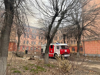 Пожар в здании училища связи в Рязани. Фоторепортаж