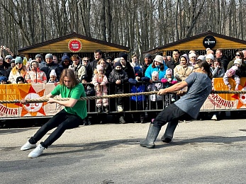 В рязанском Лесопарке отпраздновали Масленицу