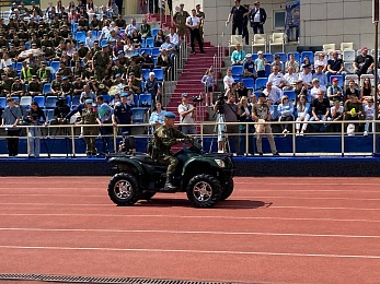 В Рязани День ВДВ отметили показательными выступлениями десантников и прыжками с парашютом