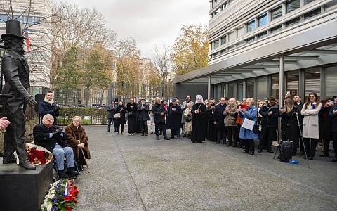 Рязанский митрополит Марк принял участие в открытии памятника Пушкину в Париже