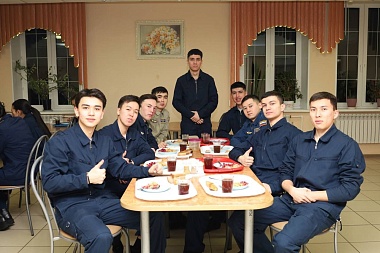 "Сон и питание — основа летания": Сасовское летное училище показало вкусное меню