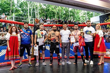 В рязанском Лесопарке прошёл турнир ММА «Битва за Рязань»