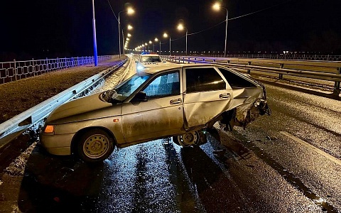 При столкновении двух легковушек на Северной окружной пострадали два человека