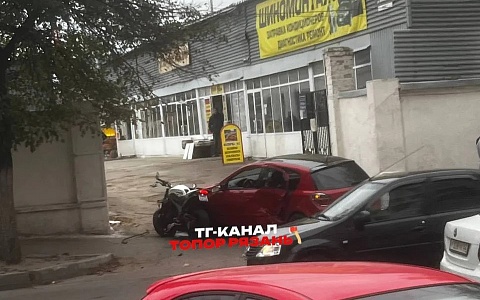 В Рязани мотоциклист столкнулся с легковушкой