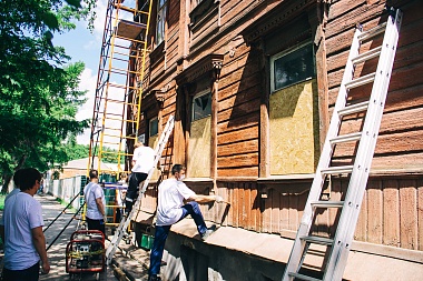 Охлобыстин и Прилепин украсили фасад будущего «Есенин-Центра» в Рязани
