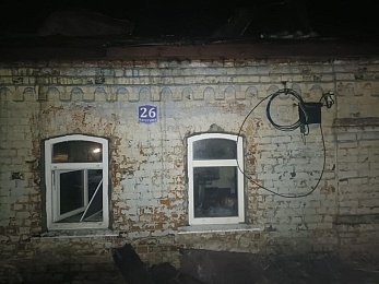 Пожар уничтожил сараи и часть крыши жилого дома в Ухоловском районе