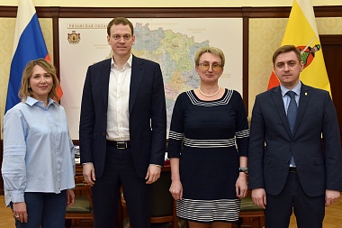 Рязанские медики-добровольцы рассказали губернатору о работе в Мариуполе 