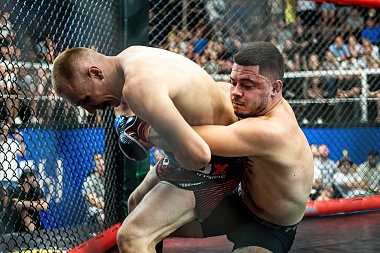 В рязанском Лесопарке прошёл турнир ММА «Битва за Рязань»