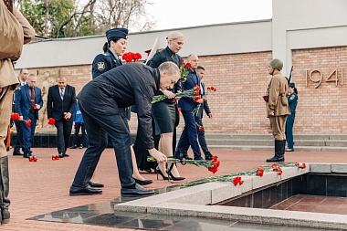 На Скорбященском мемориале Рязани зажгли «Свечи памяти» в час начала Великой Отечественной