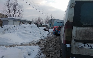 Рязанка пожаловалась на заваленные снегом тротуары в Недостоеве