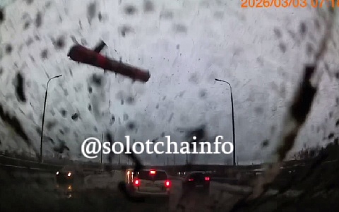 На Солотчинском мосту автомобиль столкнулся с летающей опасностью