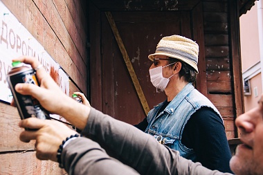 Охлобыстин и Прилепин украсили фасад будущего «Есенин-Центра» в Рязани