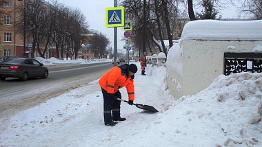 По просьбе рязанцев расчистили тротуар от ТРЦ «Премьер» до реки Павловка 