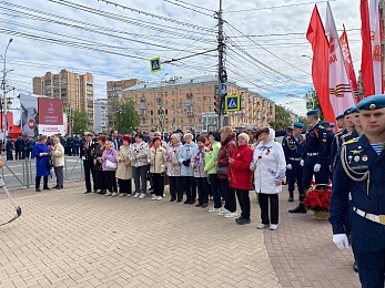 В Рязани 9 Мая возложили цветы к Вечному огню и развернули Георгиевскую ленту