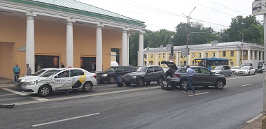 В центре Рязани произошло массовое ДТП