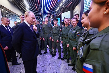 Путин посетил первый филиал НЦ «Россия» во Владивостоке