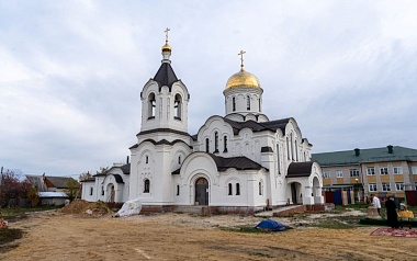 Митрополит Рязанский и Михайловский Никодим освятил колокола для храма в Листвянке