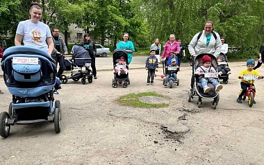 Недоступная среда: «Новые люди» вместе с мамами Рязани проинспектировали улицы