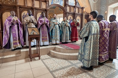 Африканцы провели литургию на английском и французских языках в Рязани