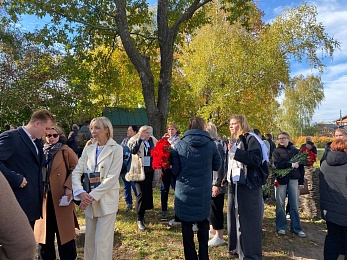 Фоторепортаж: как прошло 130-летие Сергея Есенина в Константинове - 62ИНФО Фоторепортаж: как прошло 130-летие Сергея Есенина в Константинове