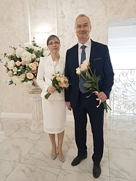 Рязанский ЗАГС выложил фотографии молодожёнов конца апреля