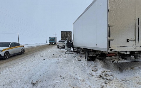 Водитель «ГАЗона» госпитализирован после ДТП с Renault и Scania под Рязанью