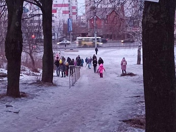 Рязанцы пожаловались на гололед у школы №50