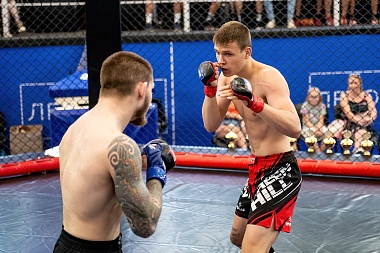 В рязанском Лесопарке прошёл турнир ММА «Битва за Рязань»