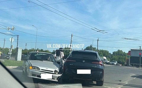 В Рязани столкнулись две легковушки