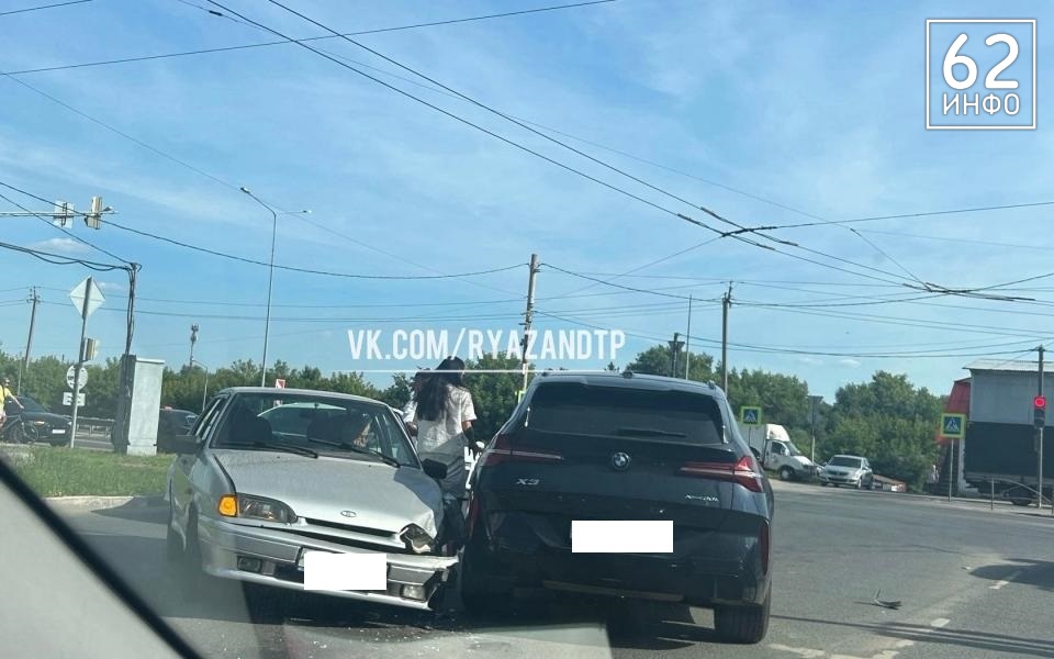 В Рязани столкнулись две легковушки - 62ИНФО