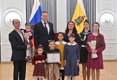 Два жителя приняли звания почётных граждан Рязанской области