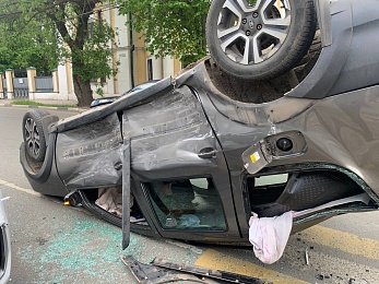 В Рязани в аварии с Lada Granta, Lada Largus и Geely пострадал пассажир