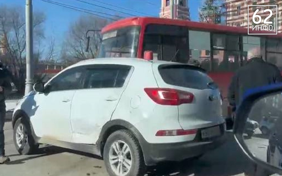 В центре Рязани произошло массовое ДТП с маршруткой - 62ИНФО