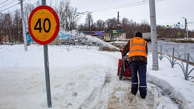 В Мервине почистили тротуары после обращения жителей - 62ИНФО В Мервине почистили тротуары после обращения жителей