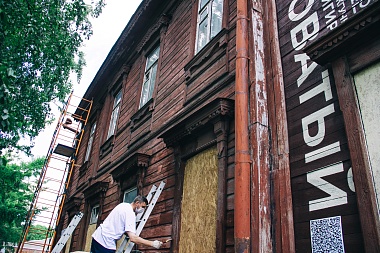 Охлобыстин и Прилепин украсили фасад будущего «Есенин-Центра» в Рязани