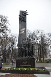 В Рязани открыли памятник погибшим росгвардейцам и их предшественникам - 62ИНФО В Рязани открыли памятник погибшим росгвардейцам и их предшественникам