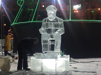 От единорога до весовщика. Фоторепортаж с Фестиваля ледовых скульптур в Рязани